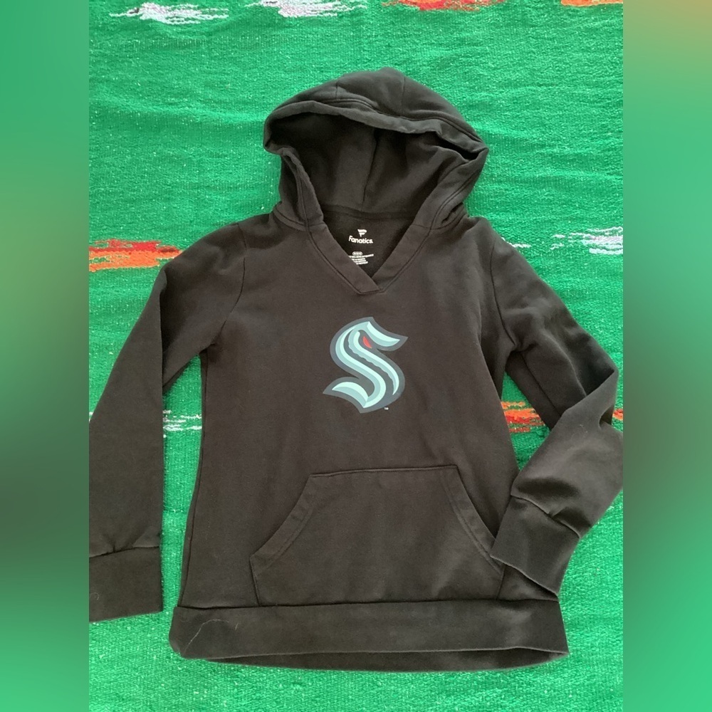 Seattle Kraken Fanatics Women's Primary Logo V-Neck Pullover Hoodie - Black-SZ M